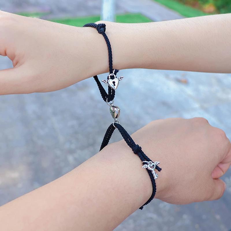 Set 2 vòng tay bện dây mặt khóa nam châm hình trái tim / ổ khóa và chìa khóa thời trang cặp đôi cho nam và nữ