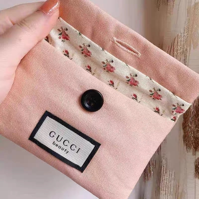 Set lược gỗ gucci beauty hồng đào