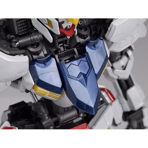 Mô Hình Lắp Ráp The Gundam Base Limited MG Barbatos [Titanium Finish]