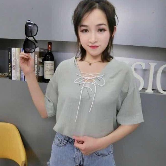 Sơ mi cổ V đan dây