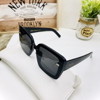 Mắt kính đẹp, thời trang, tôn thêm vẻ đẹp cho khuôn mặt của bạn. Cùng nhau bảo vệ đôi mắt đẹp của mình nhé