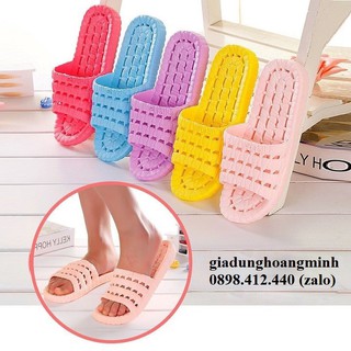 dép nhựa mang trong nhà tắm