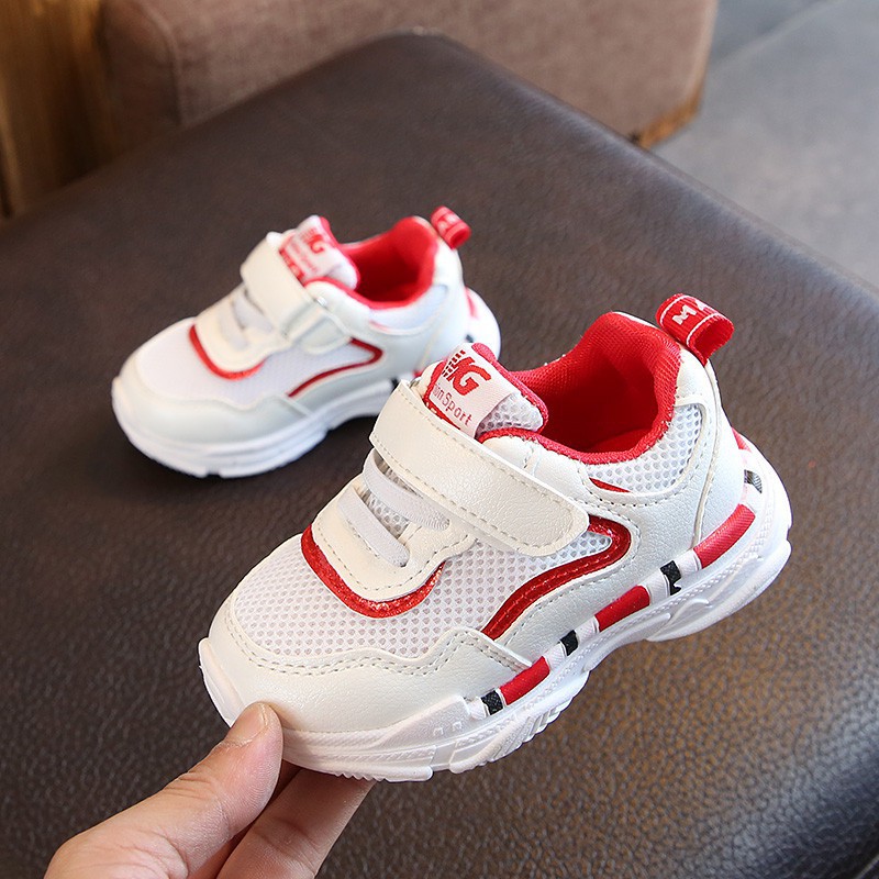 Giày sneaker thoáng khí dễ thương cho bé