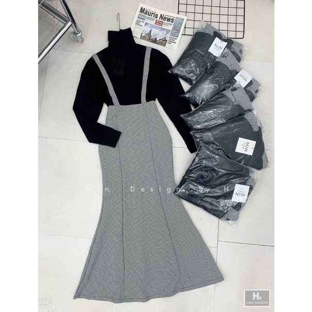 Sét váy yếm + áo cao cổ | BigBuy360 - bigbuy360.vn