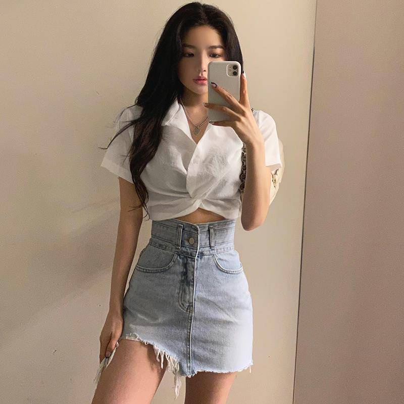 Áo Thun Cổ Bẻ Cài Nút Lưng Cao Dáng Ôm Phong Cách Cổ Điển Thời Trang Xinh Xắn Cho Nữ