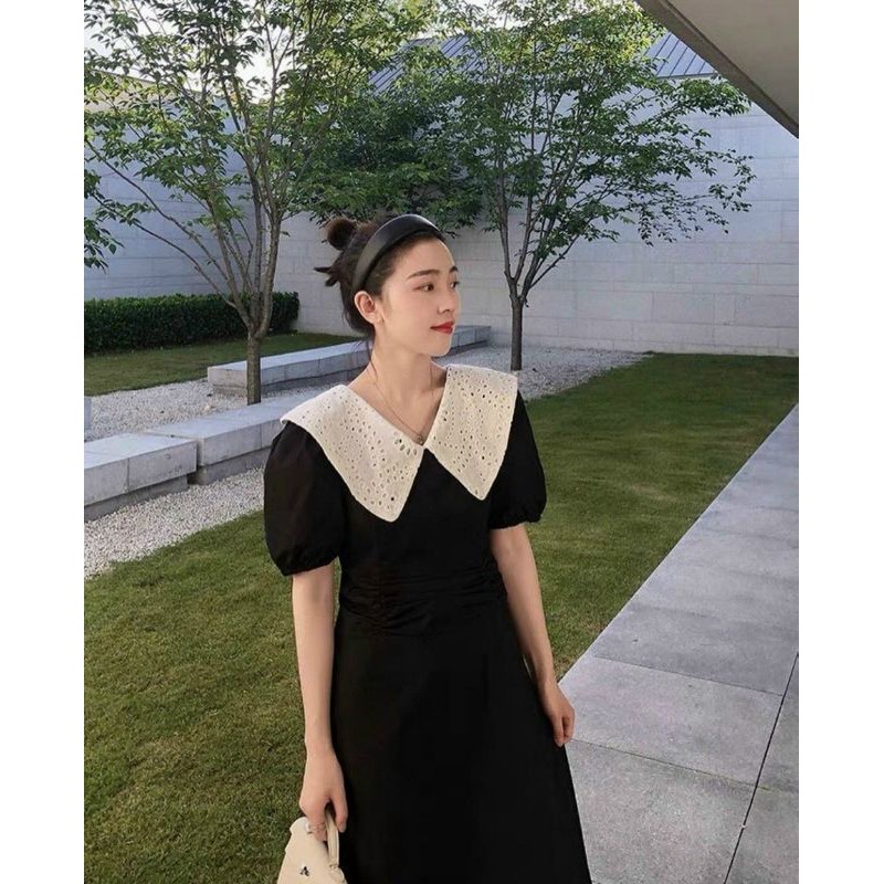 Đầm đen cổ sen ren trắng