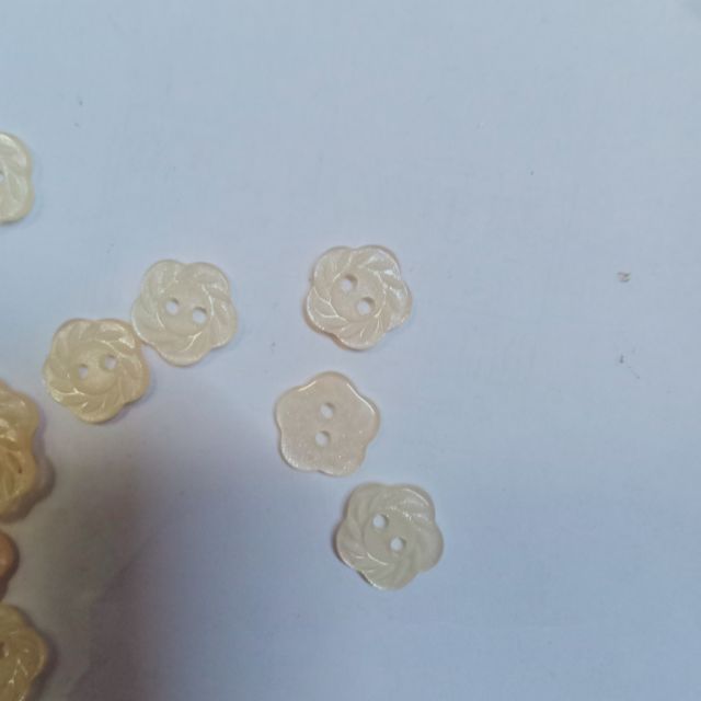 Set 50c Cúc nhựa hình bông hoa