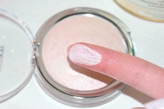 Phấn highlight bắt sáng Catrice High Glow Mineral Highlighting Powder