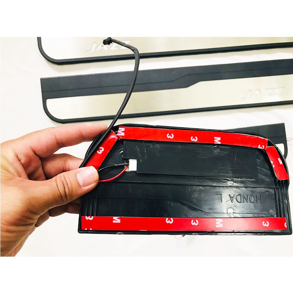 Ốp bậc cửa, nẹp bước chân ngoài xe Honda Jazz 2018-2022, loại có đèn