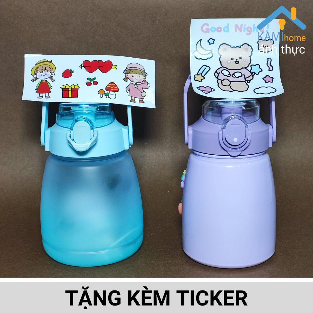 Bình nước giữ nhiệt nóng lạnh cho trẻ em có dây đeo sticker dán dễ thương cỡ lớn 1000ml mã 22067