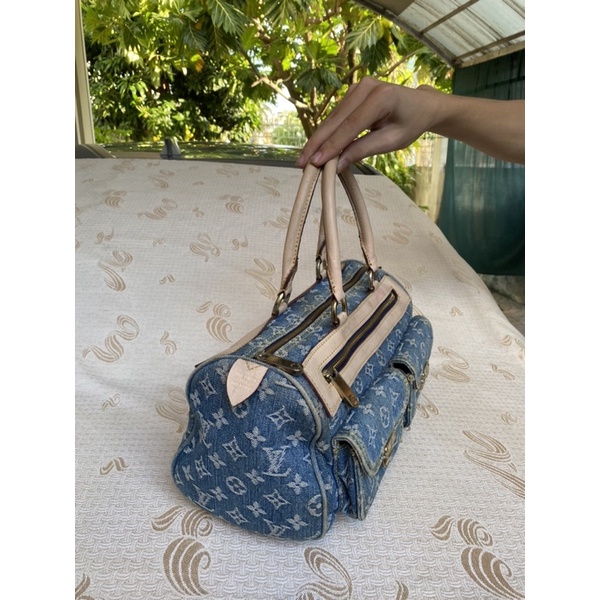 Túi chuẩn si. Túi qua sử dụng. Khách vui lòng xem hình nếu muốn biết thêm thông tin sản phẩm mời khách vô chat . Thanks.