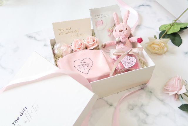 Hộp Quà "Honey Bunny" kèm thiệp từ The Gift Buffets