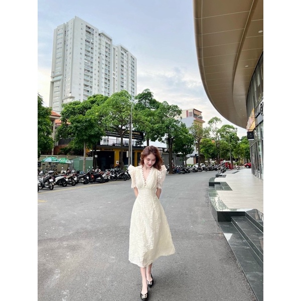 Đầm ren cổ V san hô midi VIBED