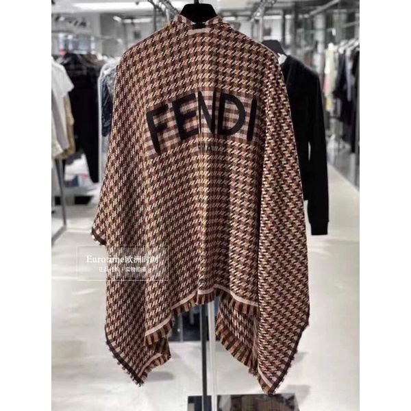 Áo khoác nữ, áo choàng dáng rộng thời trang Fendi FD phối họa tiết logo cao cấp | BigBuy360 - bigbuy360.vn