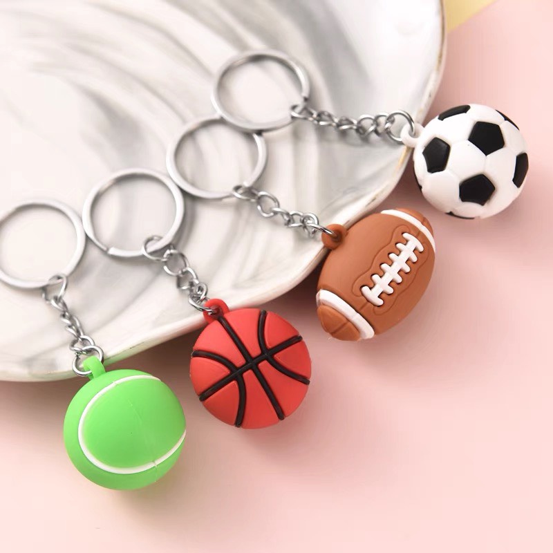 Móc khoá 4 loại bóng bao gồm bóng đá , bóng tenis , bóng rổ và bóng bầu dục