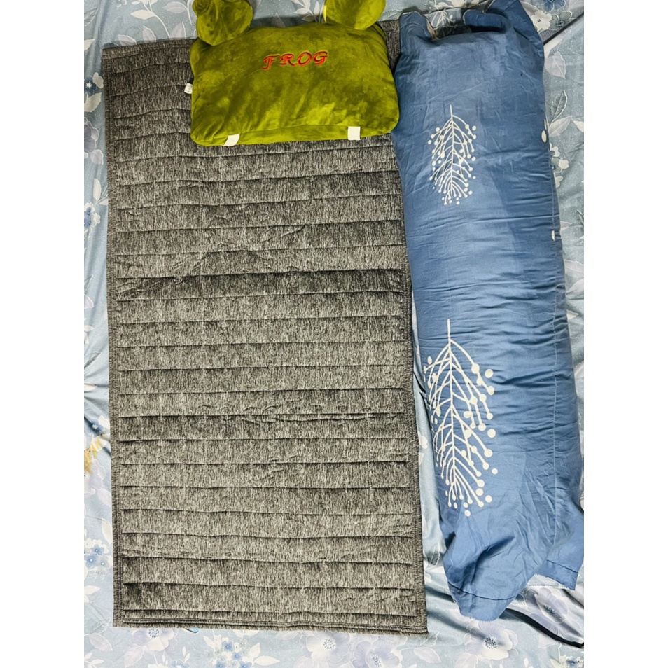 Đệm lót ngủ cho bé vải kate màu xám 60x120cm, dễ dàng thay đổi, giặt tẩy, có thể lót cho bé ngủ trên giường hoặc lót nôi