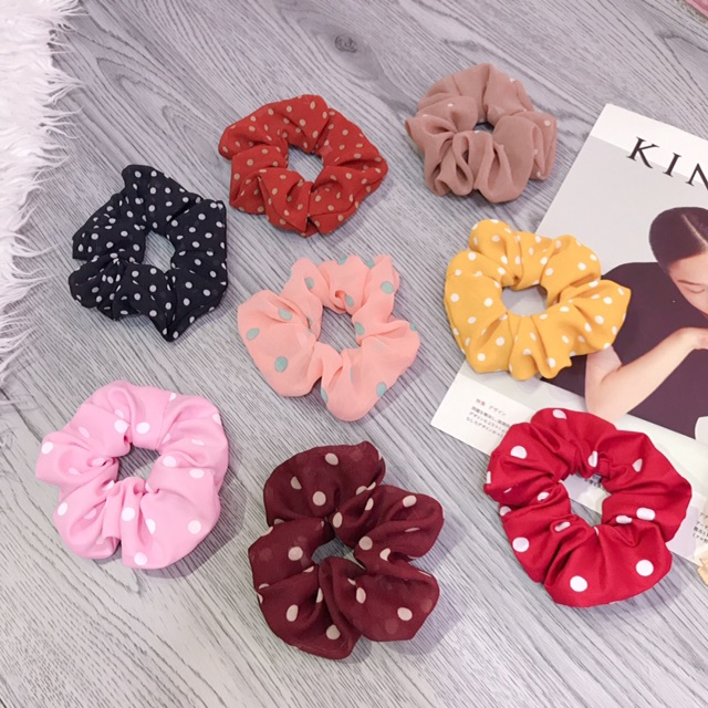 Cột tóc vải scrunchies họa tiết chấm bi