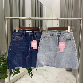 Chân váy jeans lai cắt rách nhẹ