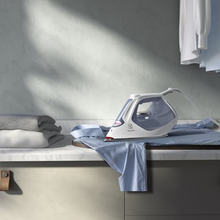 BÀN ỦI / BÀN LÀ HƠI NƯỚC ELECTROLUX E6SI1-60WB