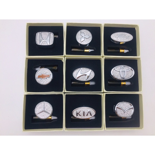 Nước hoa cài cửa gió xe hơi có logo hãng xe