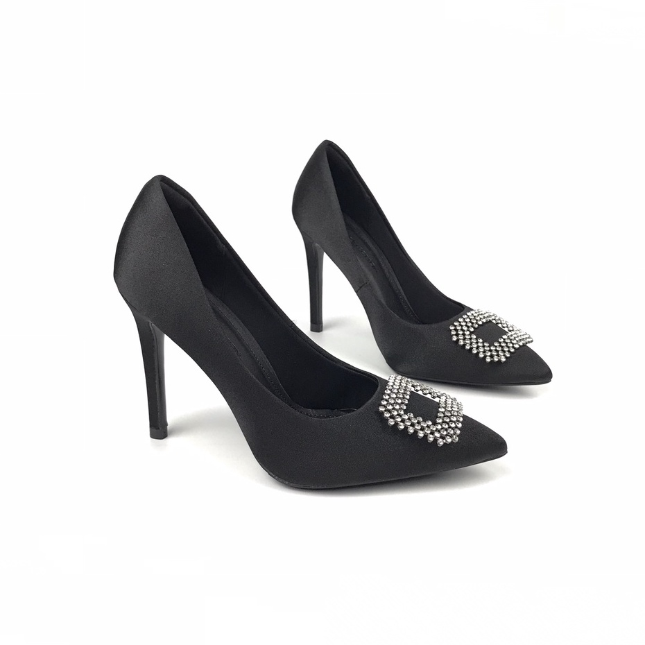 Giày cao gót 9p bít mũi HADU G933 khóa đính đá, chất liệu lụa satin, gót cao từ 7 10cm