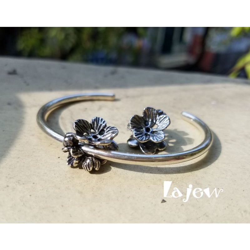 Charm hoa bạc 925 xỏ vòng Troll