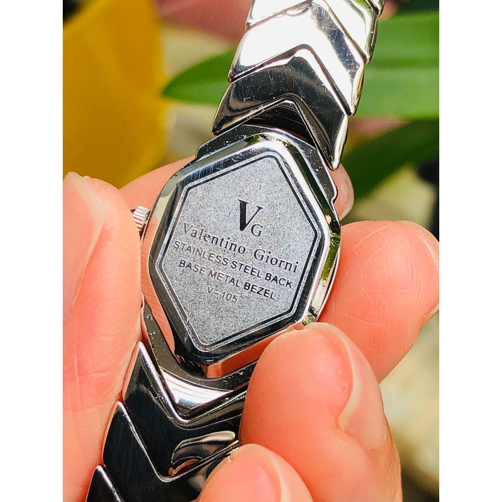 Đồng hồ nữ hiệu Valentino Giorni, dây thép đúc, hàng đã qua sử dụng