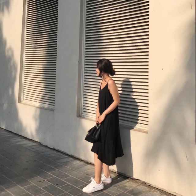 Đầm dây đen form rộng kèm mút