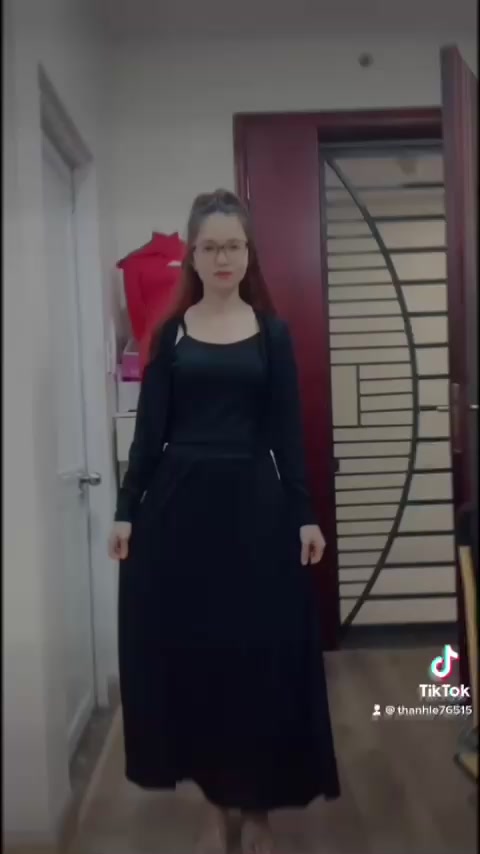 Sét Chân Váy xòe dáng dài phối áo hai dây + Áo khoác tay dài (Set 3 món) | BigBuy360 - bigbuy360.vn