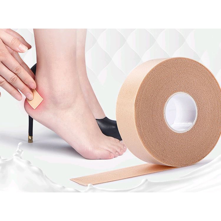 Dán gót giày chống trầy gót chân