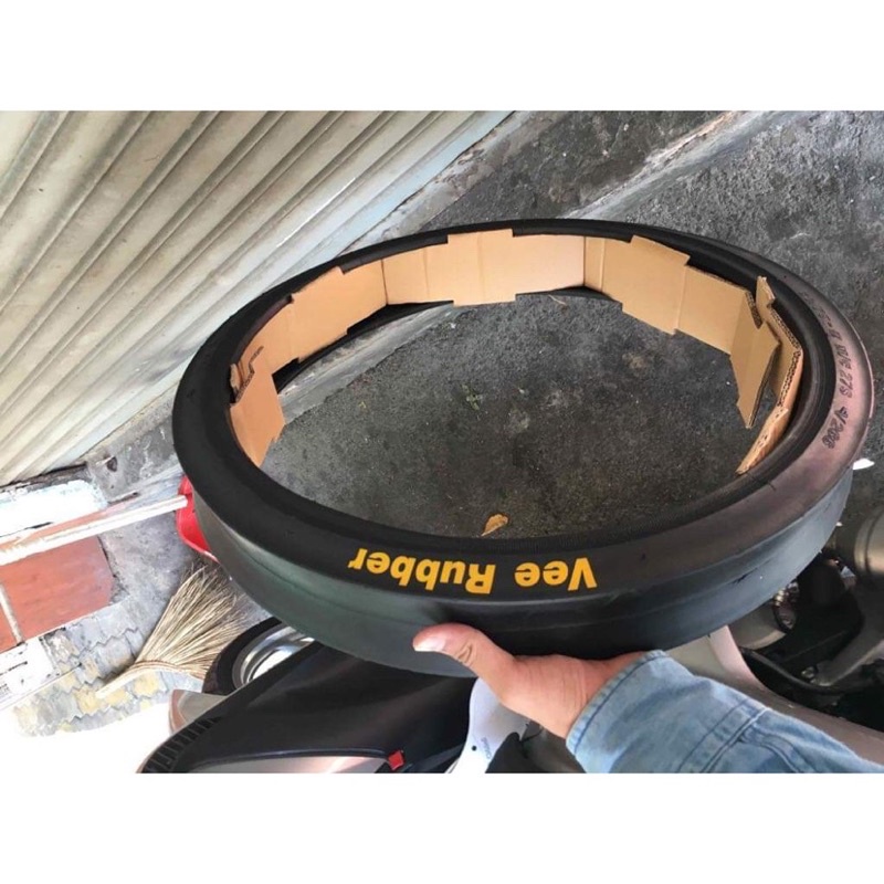 võ chạy sân vee rubber