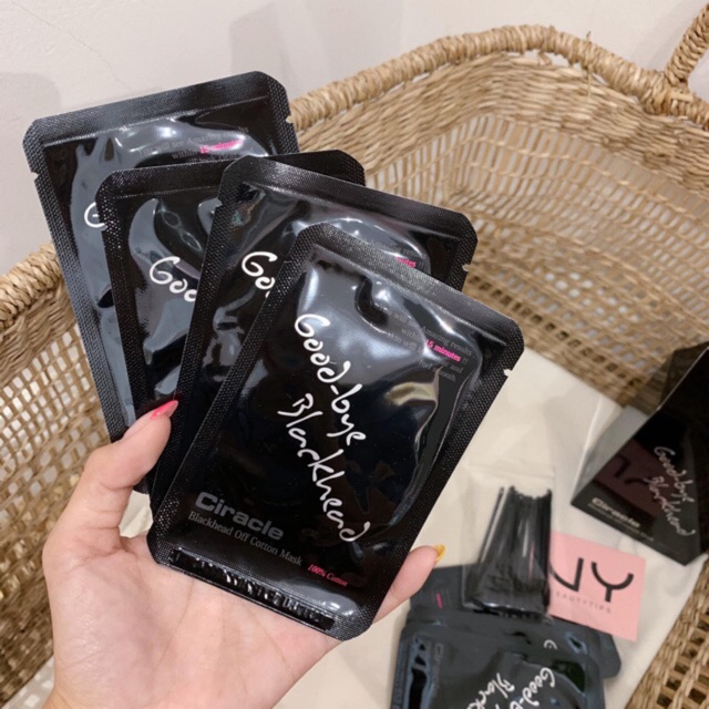 Hộp 20 miếng mặt nạ đẩy mụn đầu đen Ciracle Goodbye Blackhead.