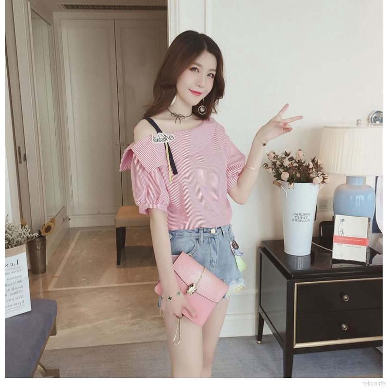 Áo kiểu ngắn tay lệch vai họa tiết sọc ca rô cho nữ