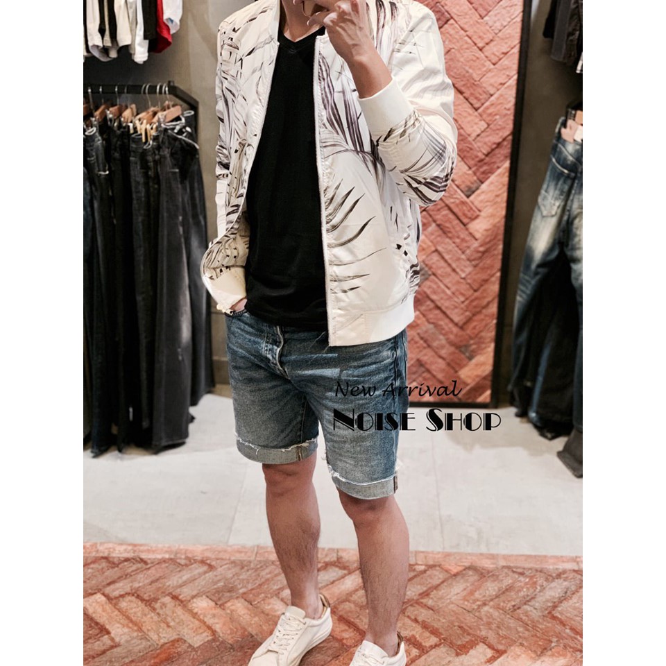 Áo Khoác Gió Hình Lá Trắng