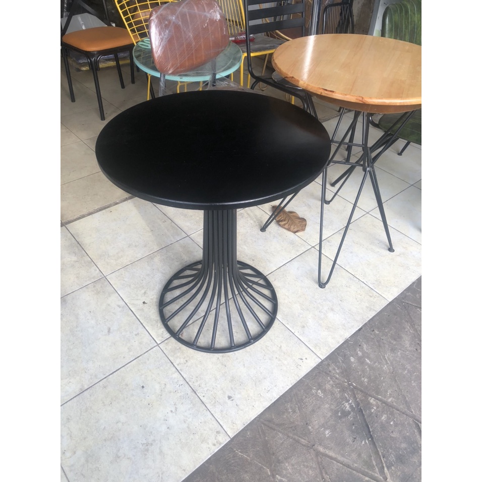 BÀN CÀ PHÊ CHÂN SẮT HÌNH LOA MẶT GỖ