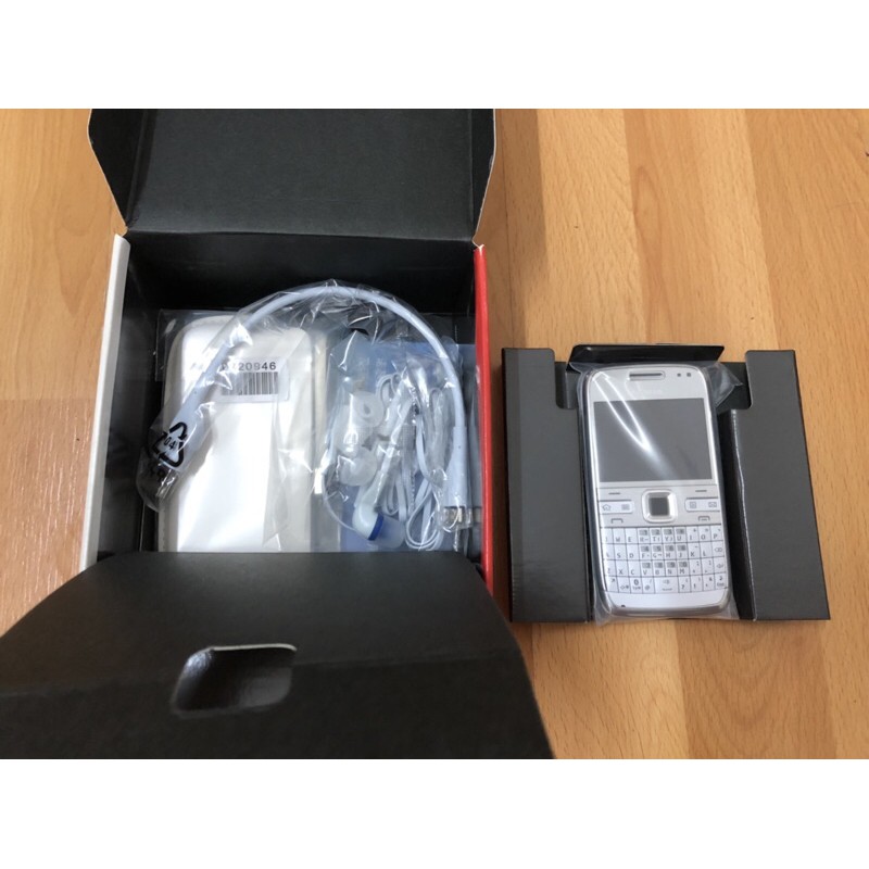Điện thoại Nokia E72 fullbox