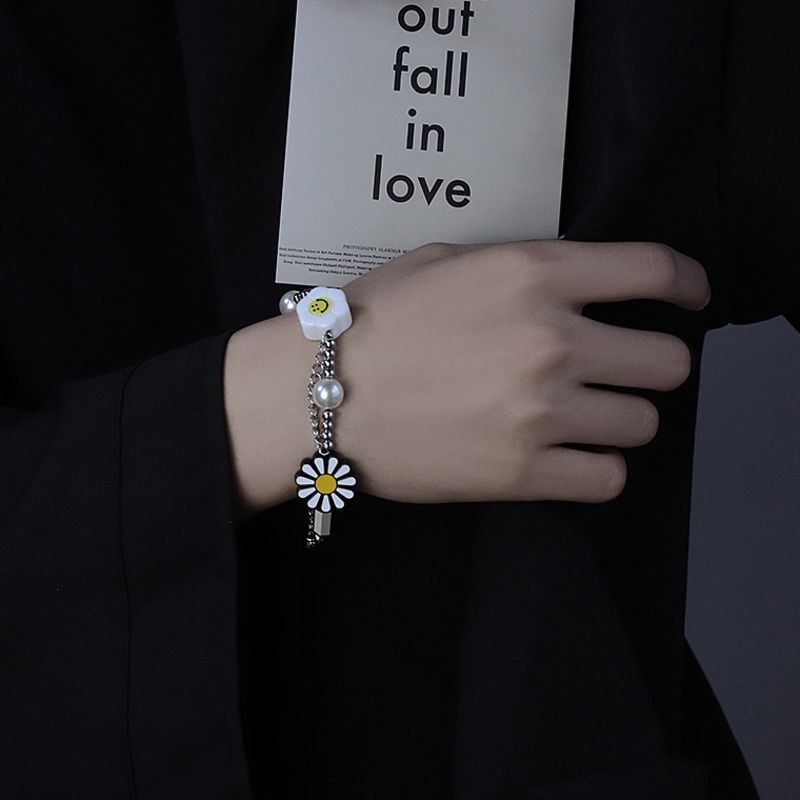 Vòng đeo tay bằng thép titan họa tiết hoa cúc nhỏ phong cách hip hop Hàn Quốc