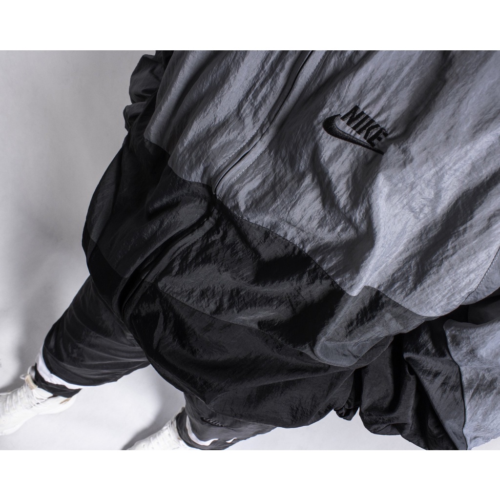 ÁO KHOÁC NAM NIKE SPORTWEAR SWOOSH WOVEN JACKET - XÁM PHỐI ĐEN