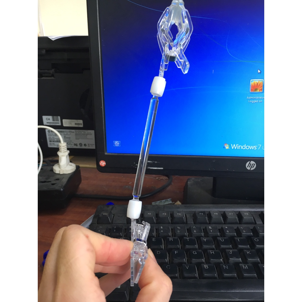 Kẹp quảng cáo, kẹp mica V08 dài 21cm, kẹp mica 2 đầu