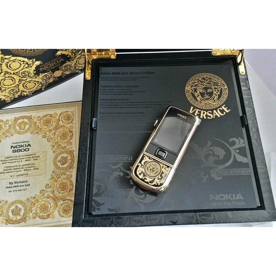 Điện thoại NOKIA 8800 Versace Hàng sưu tập, mới 100% do hãng versace design. Hộp gỗ với đầy đủ phụ kiện