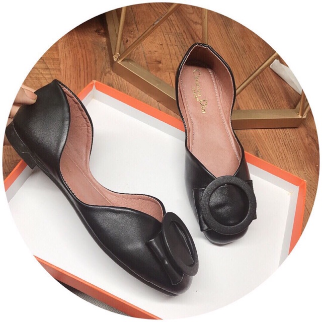 Giày bệt khoét tag tròn