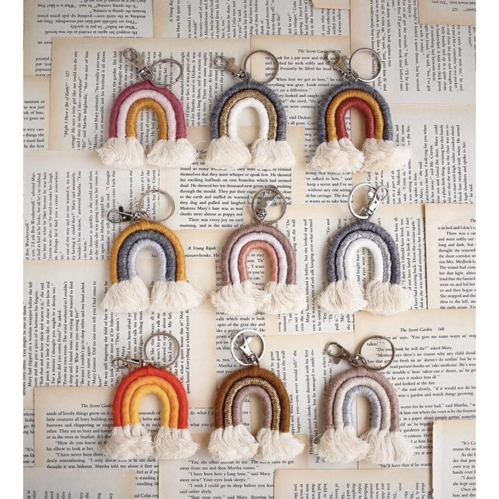 Móc khoá cầu vồng Macrame