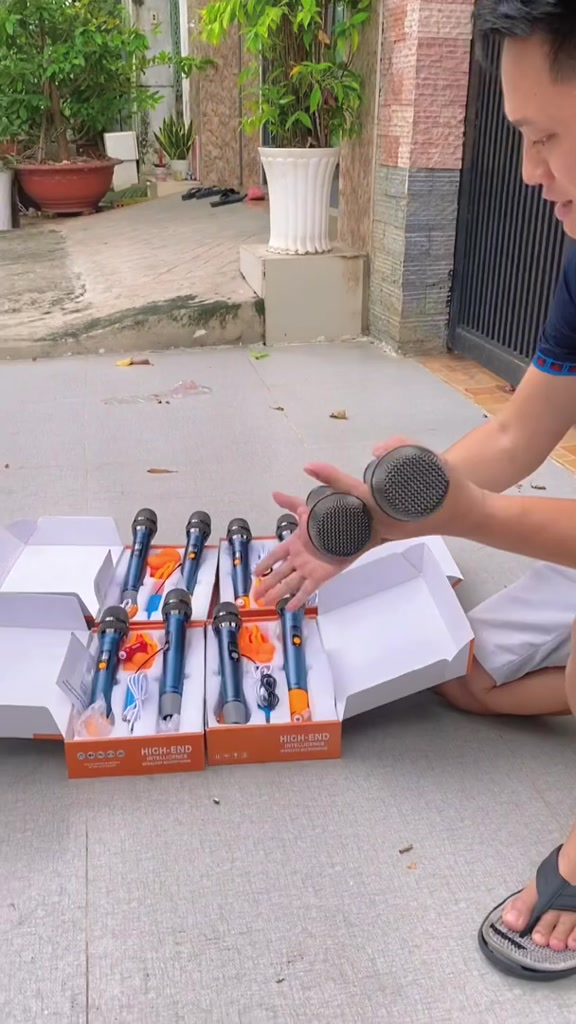 Micro Karaoke Không Dây Bộ 2 Mic Hát Karaoke Max 56 Âm Thanh Chuẩn, Pin sạc, Dùng Cho Loa Kéo, Amly KAW VIETNAM | BigBuy360 - bigbuy360.vn