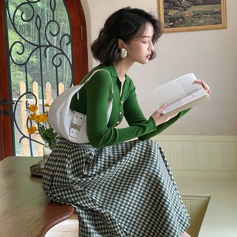 Áo kiểu tay dài cổ chữ V màu xanh lá phong cách Hàn Quốc thời trang cho nữ