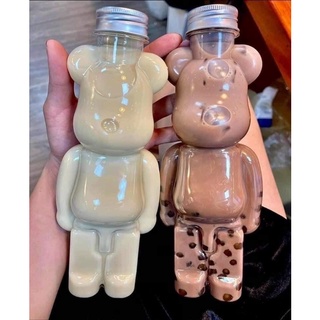 Bình nước, chai nhựa gấu bearbrick đựng trà sữa 500ml