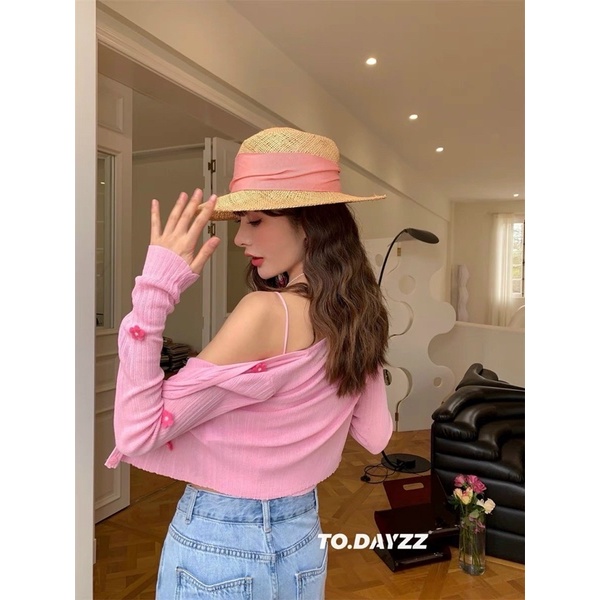 Set áo cặp len hai chi tiết gồm áo hai dây mix cùng cadigan len hoa thêu nổi vintage siêu xinh