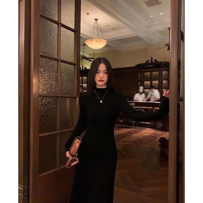 Đầm cổ lọ dệt kim đen dáng hơi xoè dài tay dáng dài Pusumede - D439