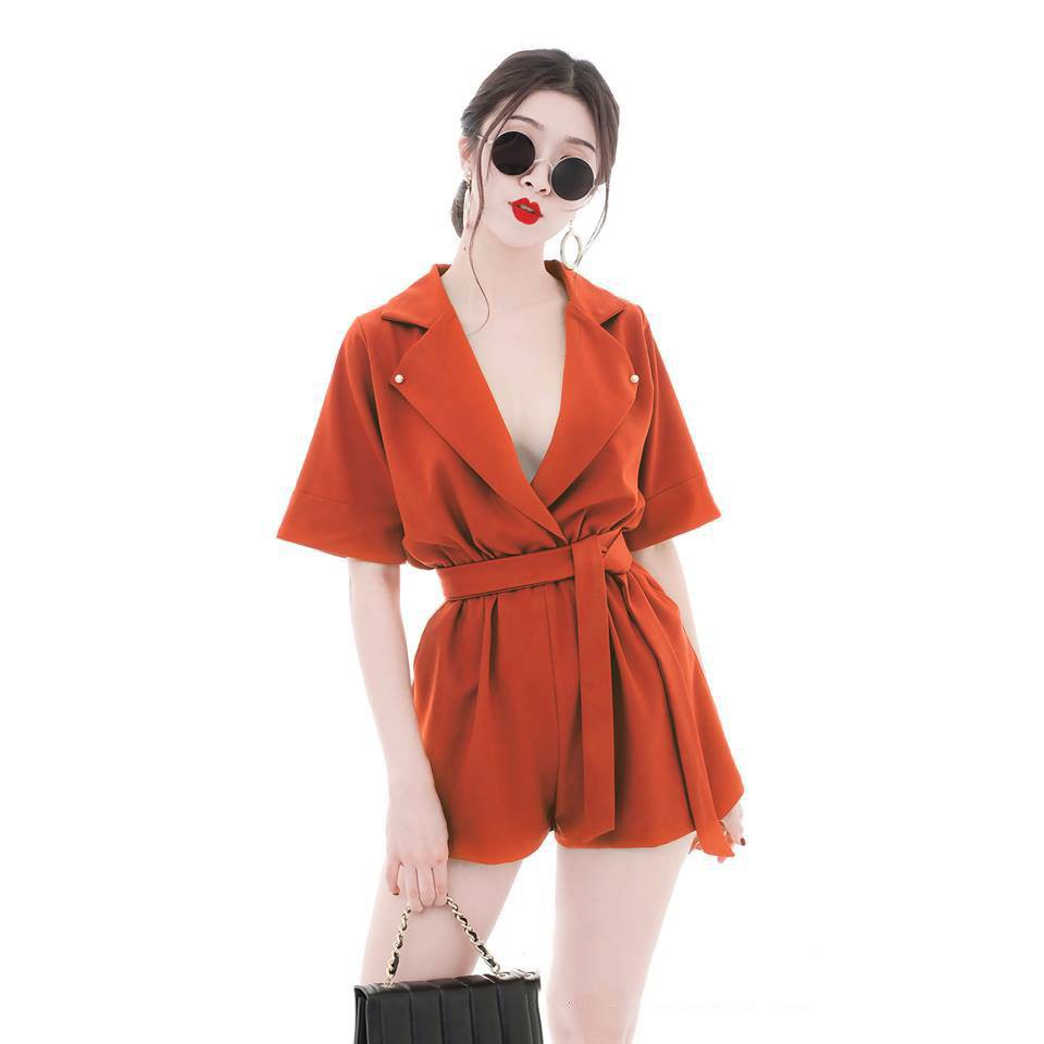 Jumsuit ngắn kiểu cổ vest tay con cột dây eo