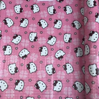 THẢM NHỰA SIMILI HELLO KITTY 28k/ m vuông