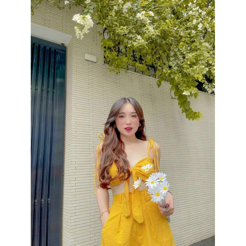SET CROP VÀNG 2S CỘT NƠ NGỰC + SHORT | BigBuy360 - bigbuy360.vn